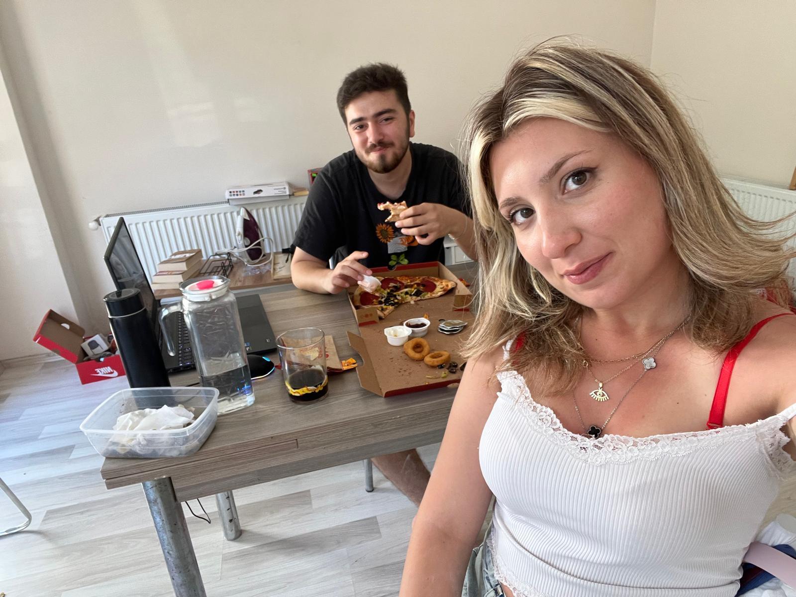 Pizza masasında