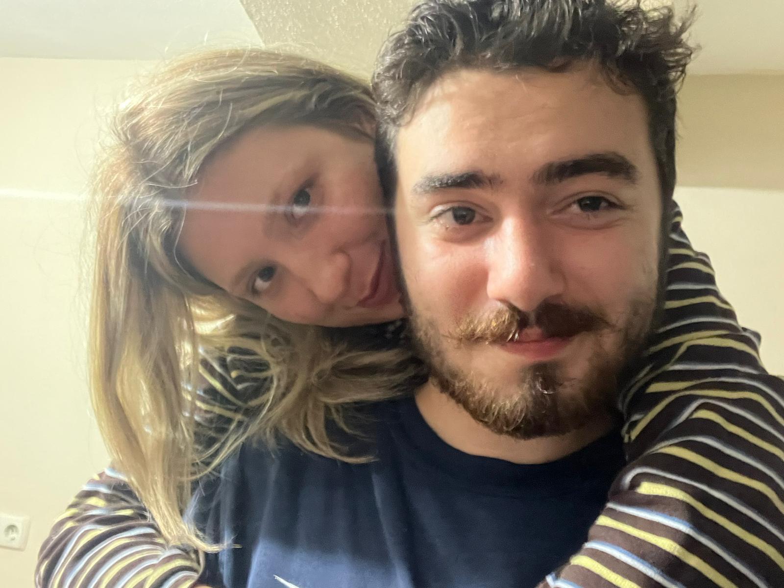 Sarılma selfiesi